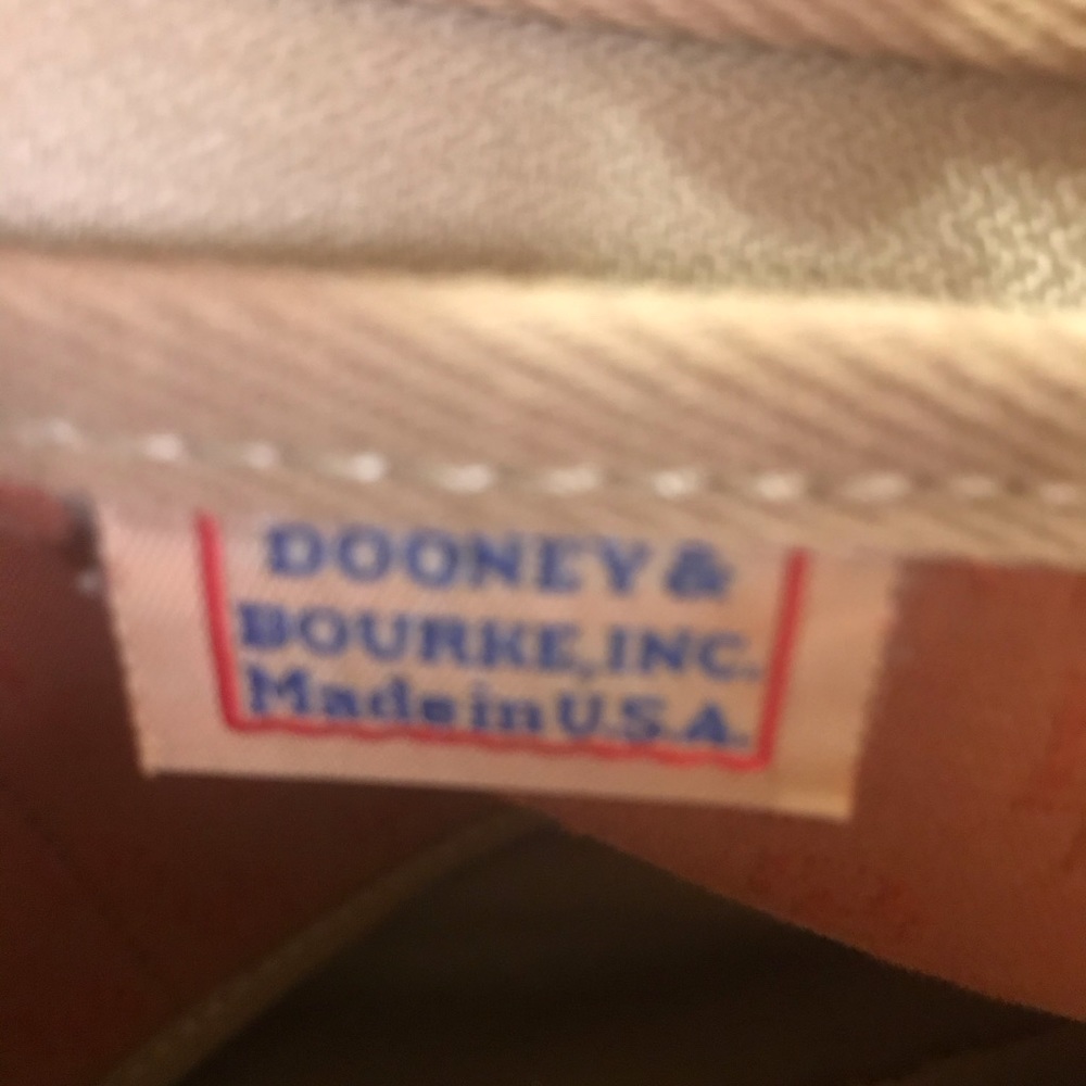 🎉 SALE! Dooney & Bourke Signature Print Large Peach Snap Tote - Picture 10 of 11